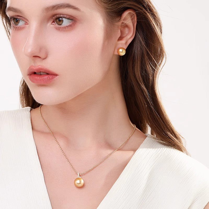 18K金海水珍珠耳環 素面圓潤光澤 女款赫本風耳環