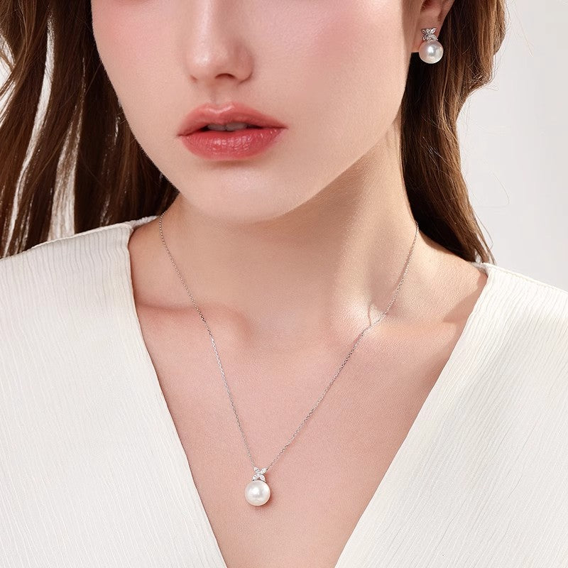 Seawater pearl earrings, 18K gold lucky clover and diamond earrings, elegant earrings