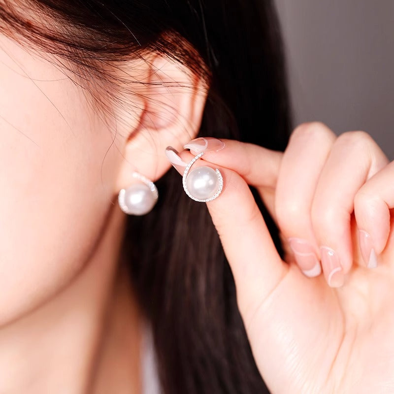 Pearl earrings, 18K gold, natural diamond earrings, elegant and understated luxury style.