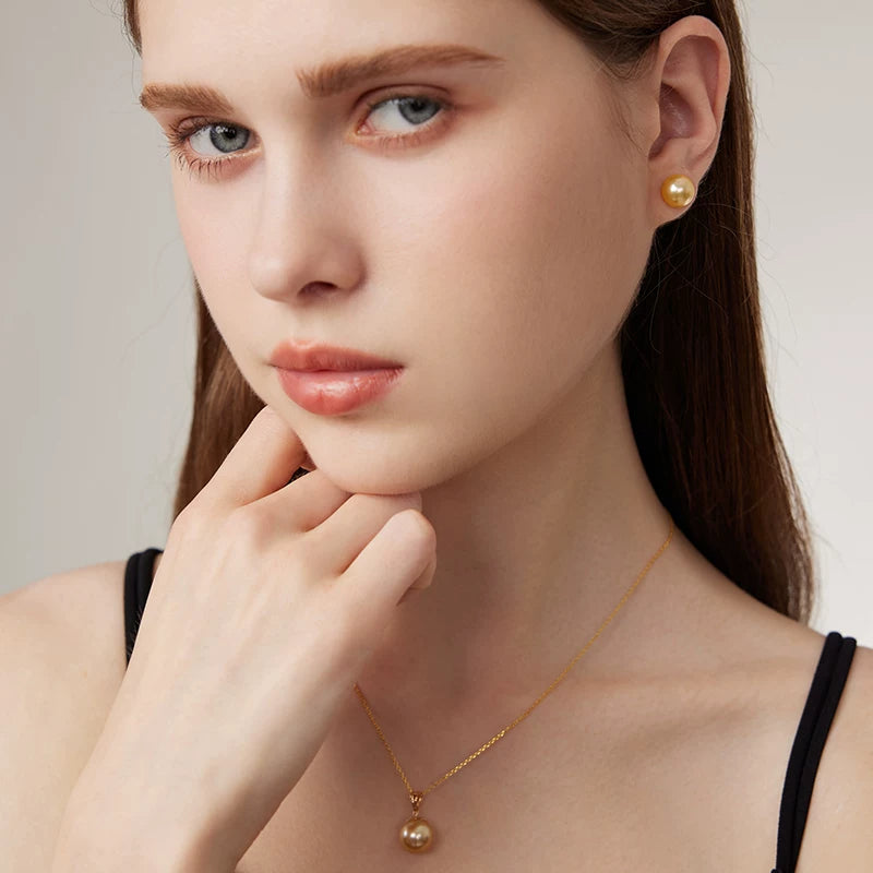 South Sea pearl earrings, 18K gold, perfectly round natural seawater pearls, elegant and high-quality jewelry.