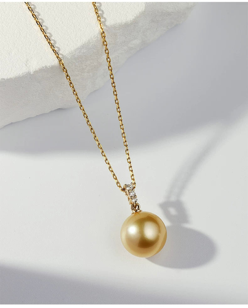 South Sea Golden Pearl Pendant 18K Gold Three-Diamond Necklace Seawater Pearl Choker Clavicle Chain Pendant High-End Jewelry