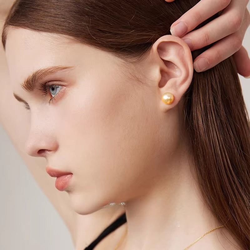 South Sea pearl earrings, 18K gold, perfectly round natural seawater pearls, elegant and high-quality jewelry.
