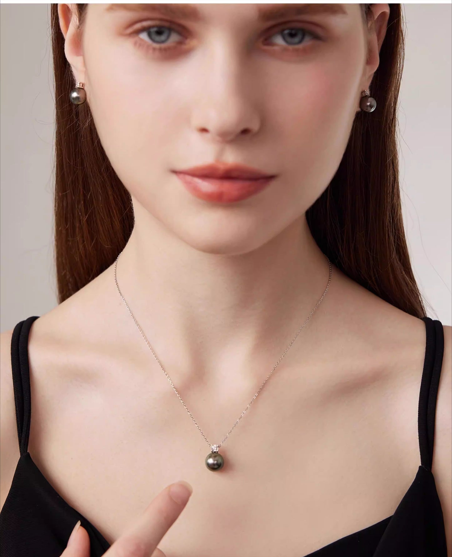 Tahitian Black Pearl Princess Pendant Necklace 18K Gold Perfectly Round High Luster Saltwater Pearl Clavicle Chain Jewelry