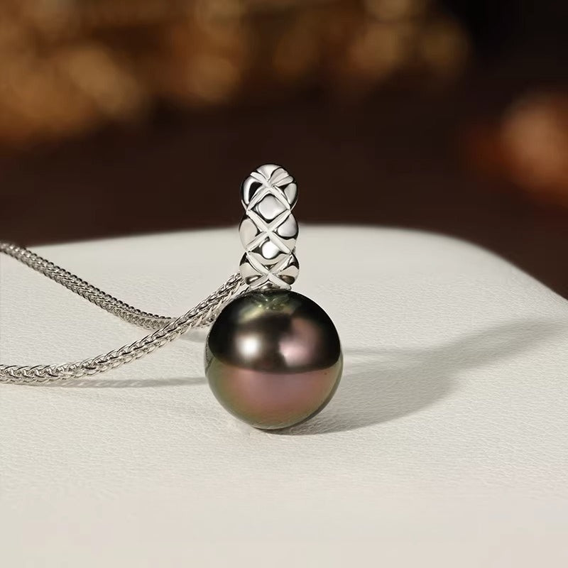 Tahitian Black Pearl Pendant, 18K Gold, Light Luxury, Seawater Pearl Necklace, Elegant Neck Adornment, Collarbone Chain, High-End Feel