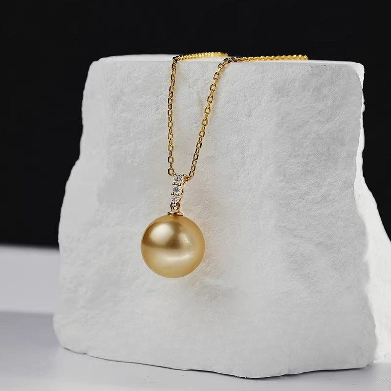 South Sea Golden Pearl Pendant 18K Gold Three-Diamond Necklace Seawater Pearl Choker Clavicle Chain Pendant High-End Jewelry