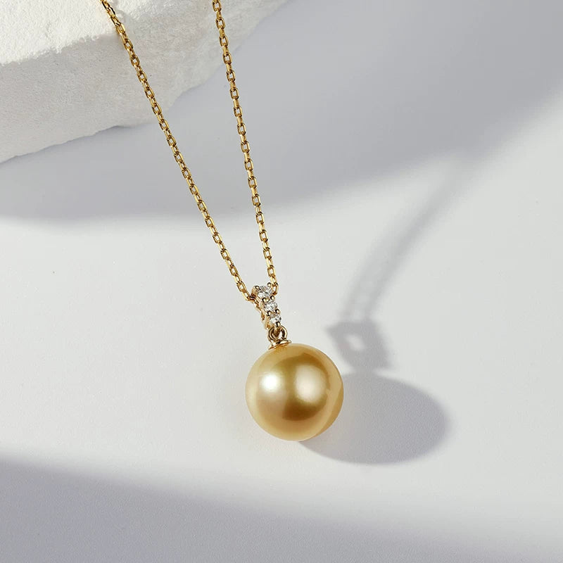 South Sea Golden Pearl Pendant 18K Gold Three-Diamond Necklace Seawater Pearl Choker Clavicle Chain Pendant High-End Jewelry