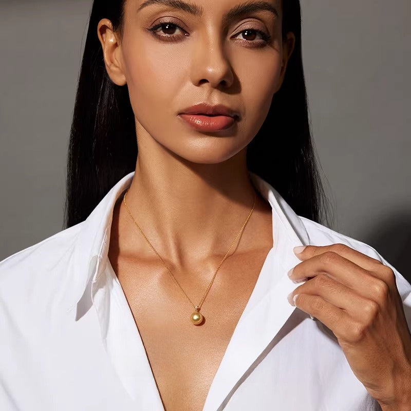 South Sea Golden Pearl Pendant 18K Gold Diamond Necklace Seawater Pearl Clavicle Necklace High-End Jewelry Gifts